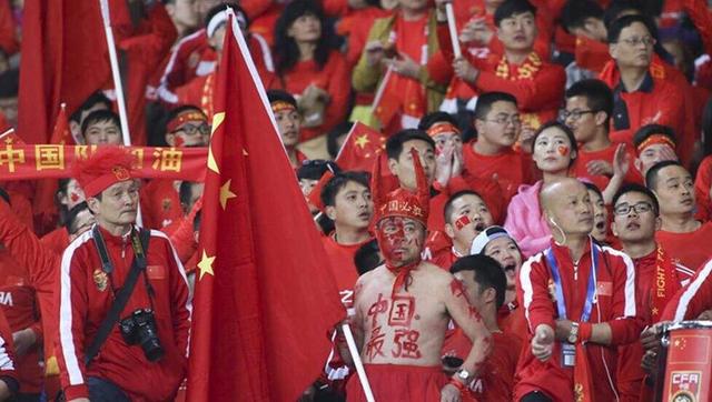 其中鞋的运动速度极快，视觉上几乎只留下残影，对跟踪技术的要求格外高